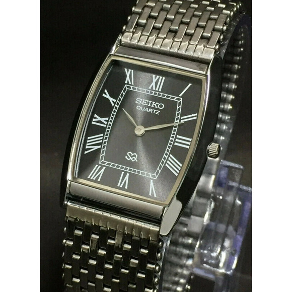 Vintage Style Seiko Quartz Mens Silver Watch & Black accents W/ Metal Strap - Picture 3 of 7